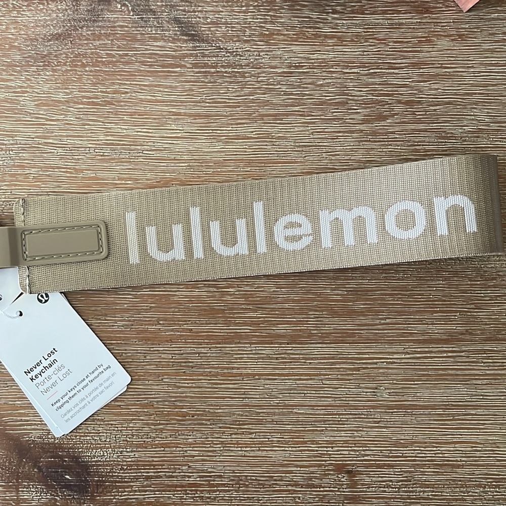 lululemon athletica Never Lost Keychain NWT - Picture 3 of 4